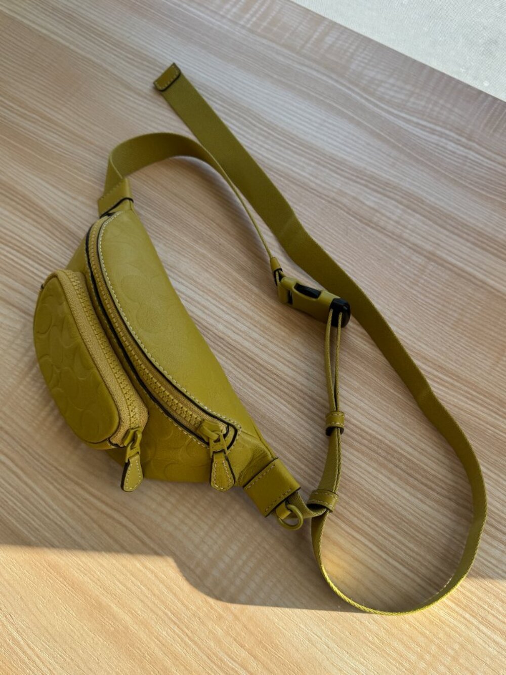 Authentic Coach Sprint Belt Bag 24" Signature Leather - Chartreuse Color - Picture 6 of 14